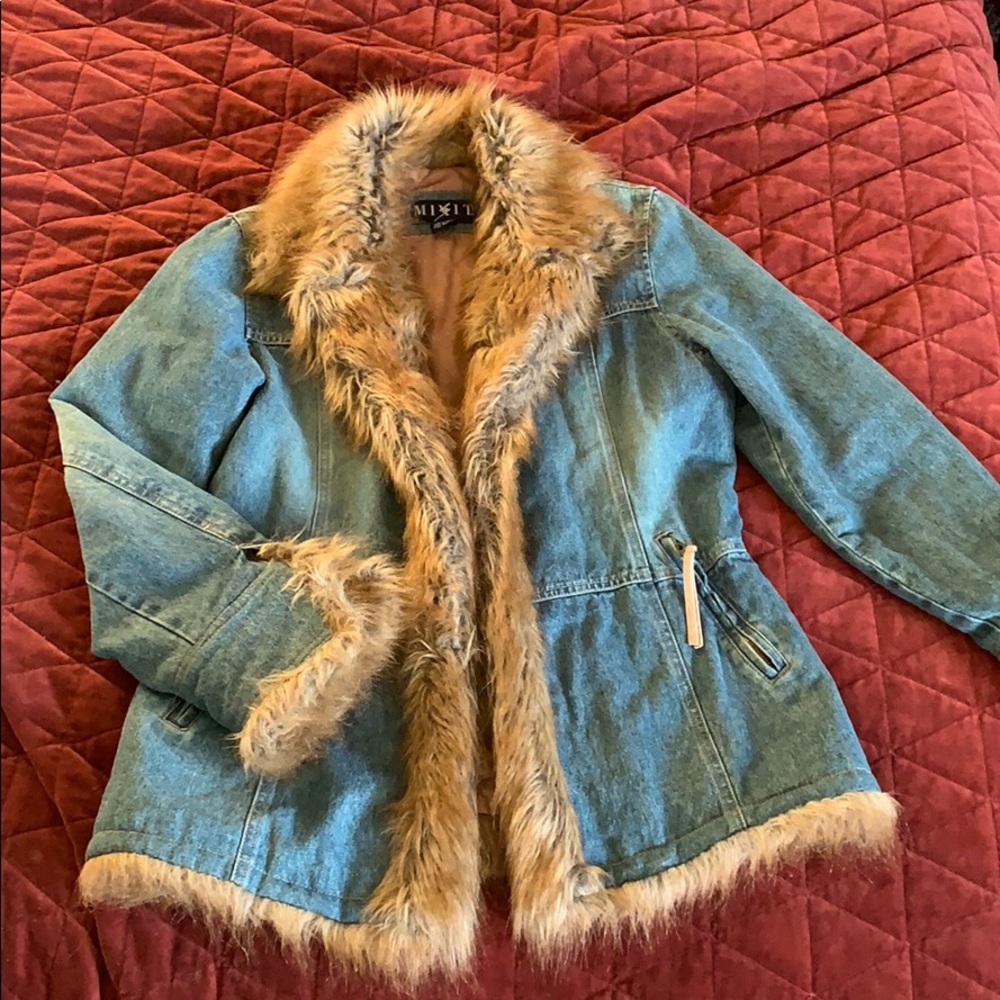 Long fur trim coat!